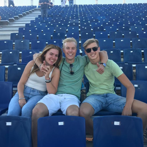 Ik met mijn broer en zijn vriendin bij de Grand Prix van Zandvoort.